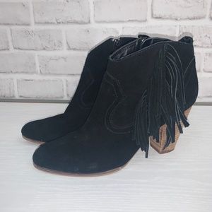 Black Steve Madden Suede Fringe Booties/Ankle Boot